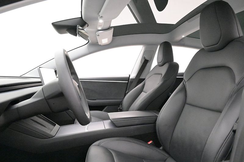 Tesla Model 3 Long Range AWD Highland - fotka 7 z 23
