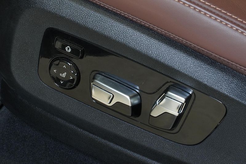 BMW X7 Xdrive40d,ČR,DPH,NZ.TOP,Tažné - fotka 21 z 45