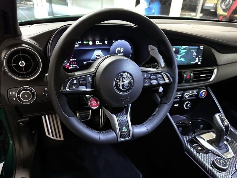 Alfa Romeo Giulia (2026) 2.9 V6 BiTurbo 520k QV Carbon - fotka 24 z 26