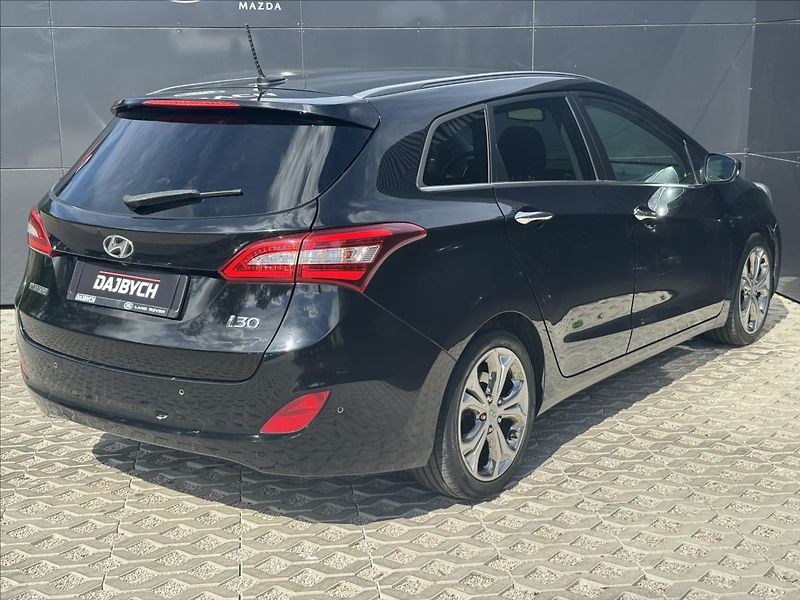 Hyundai i30 1,6 CRDI Premium AT ČR - fotka 7 z 28
