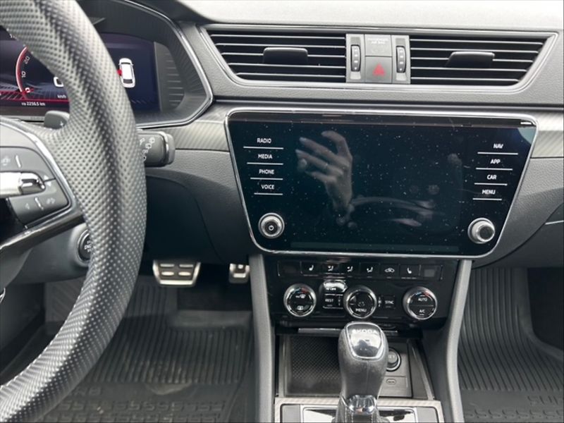 Škoda Superb 2,0 TDI 147 Sportline DSG - fotka 10 z 11