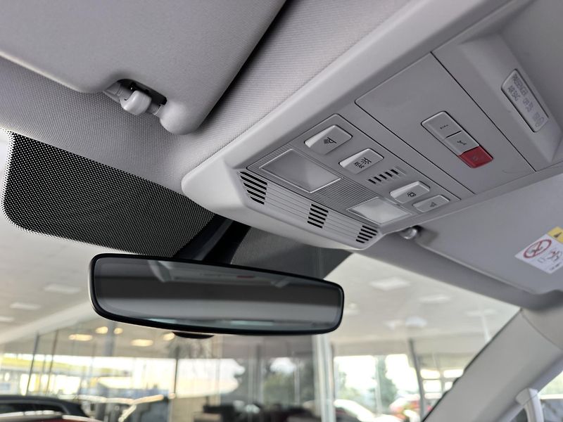 Volkswagen Multivan T6.1 2,0TDI DSG*Full LED*Navi - fotka 19 z 32