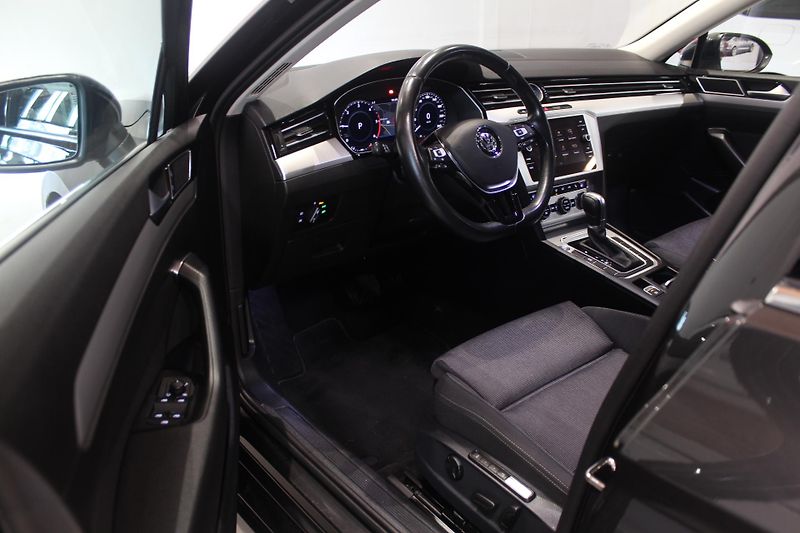 Volkswagen Passat (2019) 2.0TDI DSG Display LED Navi - fotka 15 z 35