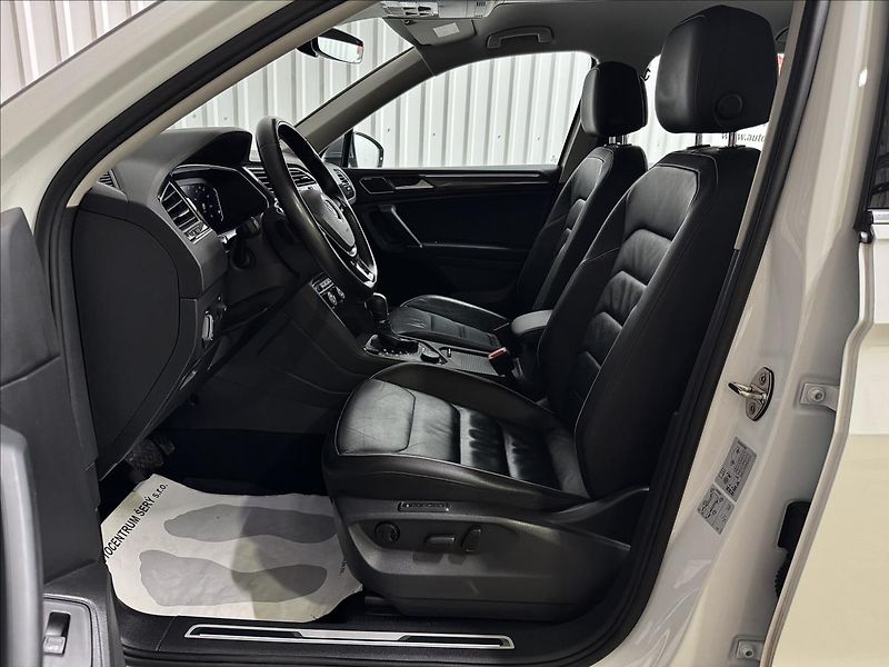 Volkswagen Tiguan Allspace R-LINE 140kW 4M HUD DCC LED - fotka 34 z 52