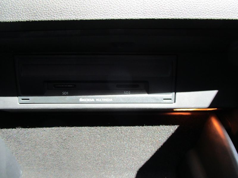 Škoda Karoq 1,6TDI-85KW-DSG-NOVÁ STK - fotka 26 z 30