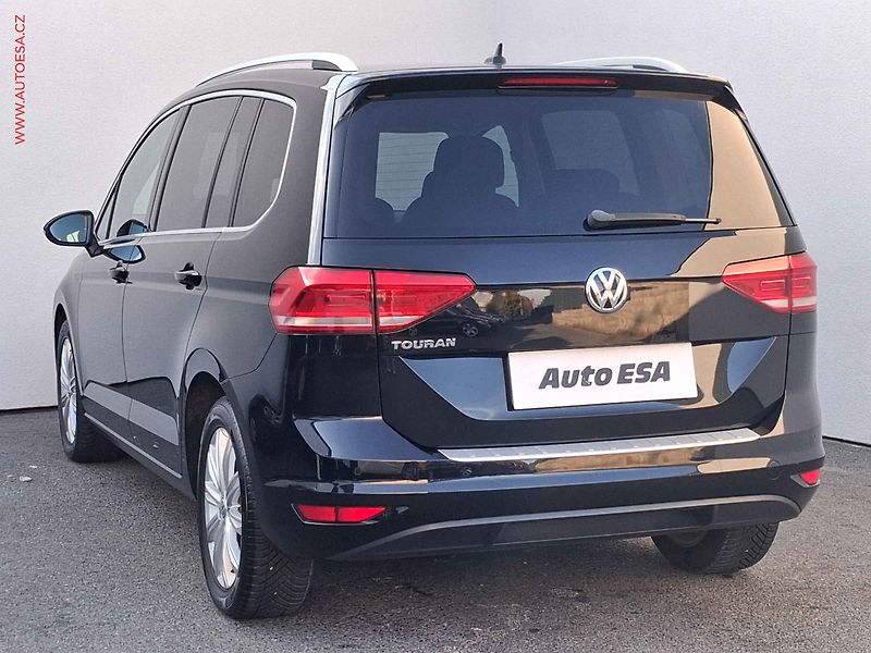 Volkswagen Touran (2018) 1.5 TSi, Highline, DSG, LED - fotka 6 z 19