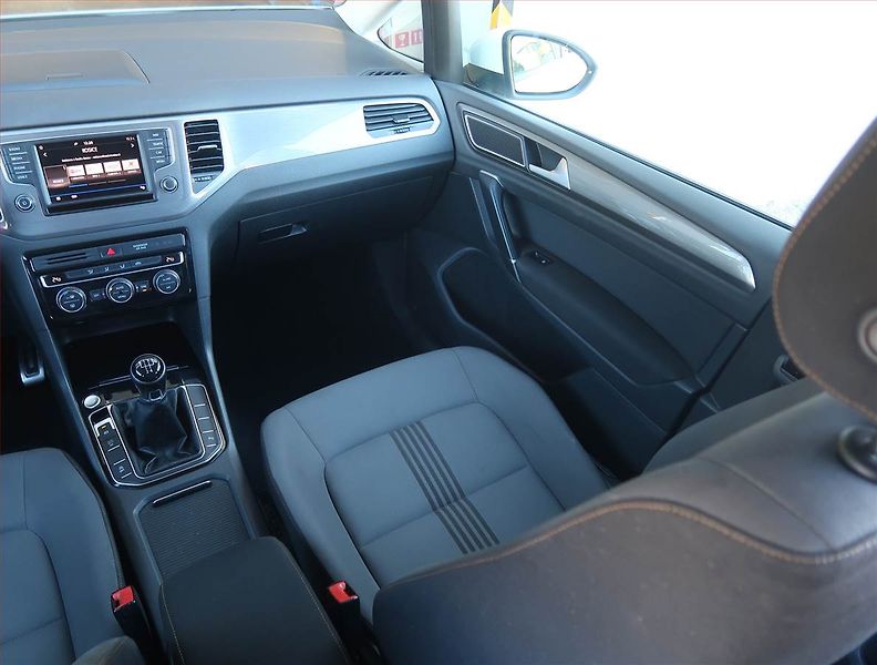 Volkswagen Golf Sportsvan (2017) 1.6 TDI, Serv.kniha, Navi - fotka 8 z 18