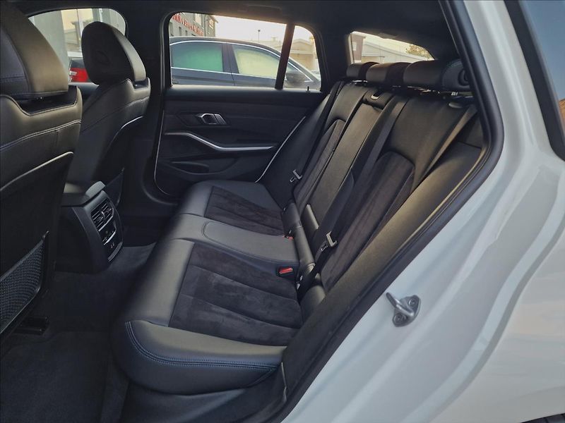 BMW Řada 3 320d xDrive M-Sport,ČR,1.Maj. - fotka 17 z 50