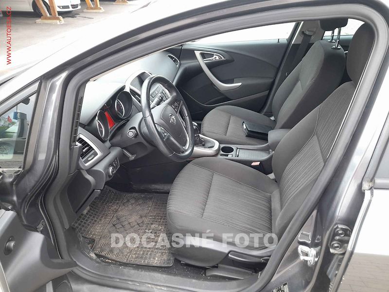 Opel Astra (2011) 1.7 CDTi, 2.maj - fotka 3 z 3