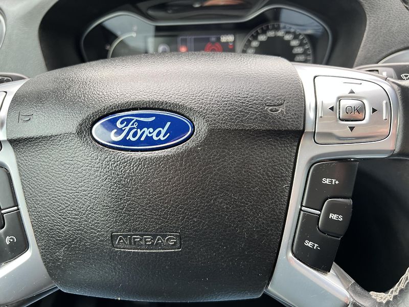 Ford S-MAX 2.0TDCi 7MÍST TAŽNÉ KLIMA ALU - fotka 18 z 46