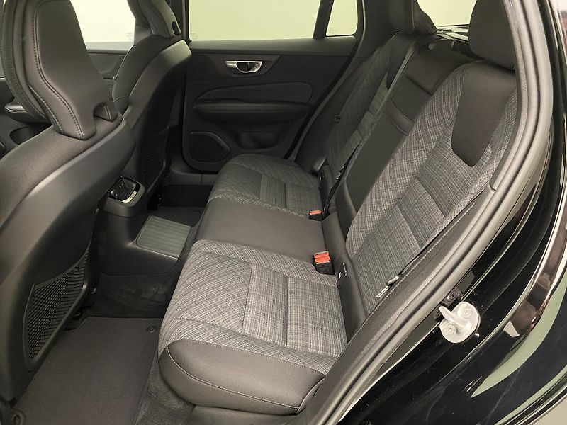 Volvo V60 T6 AWD RECHARGE CORE REZERVACE - fotka 5 z 45