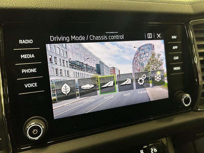 Škoda Kodiaq (2023) 2.0TDi L&K 4x4 7míst Panor 360 - fotka 21 z 52