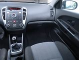 Kia Ceed (2010) EX 1.4 CVVT, ČR,1.maj - náhled 8