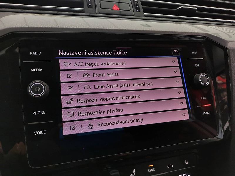 Volkswagen Passat Variant (2021) 2.0 TDI (110kW/150k) DSG, Busi - fotka 18 z 26