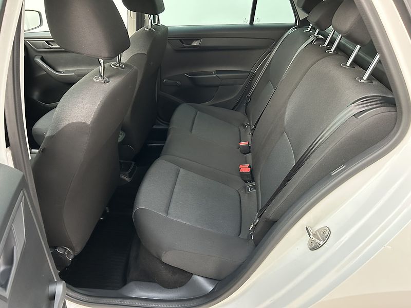 Škoda Fabia 1.0 TSI Active - fotka 7 z 25