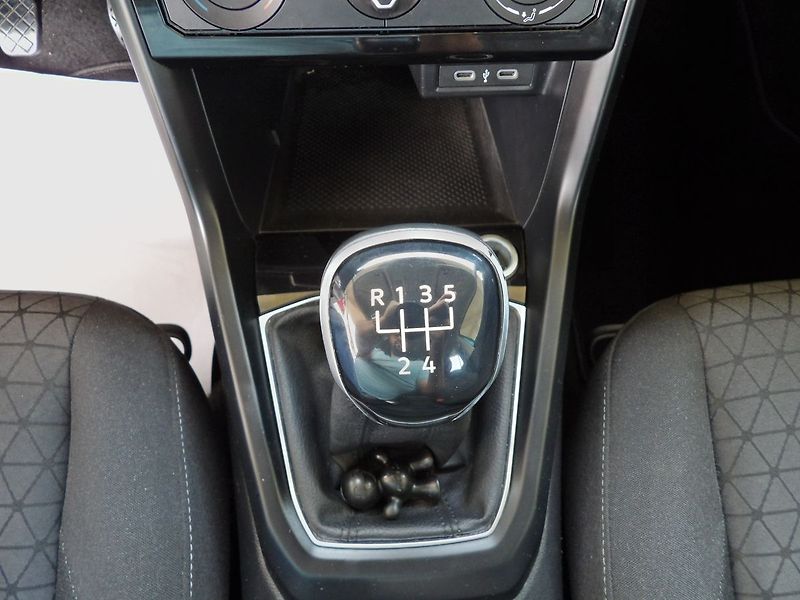 Volkswagen T-Cross 1.0TSI 70kW Virtual ACC CarPla - fotka 14 z 32