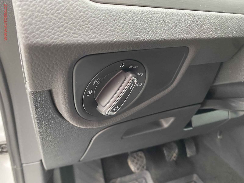 Volkswagen Touran (2020) 1.5 TSi, ČR, LED, park. - fotka 15 z 17