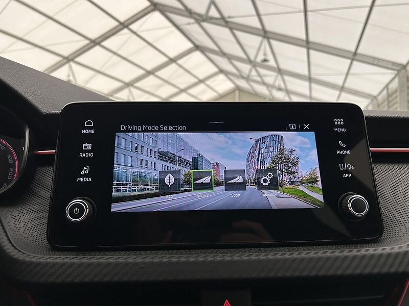 Škoda Kamiq 1.5 TSI Monte Carlo - fotka 13 z 29