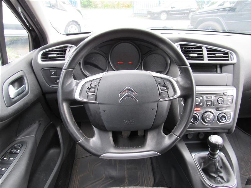 Citroën C4 1,2 96kW - fotka 12 z 29