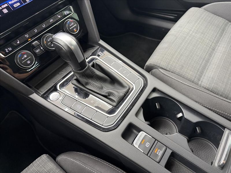 Volkswagen Passat 2,0 TSI, LED, DSG, MirrorLink - fotka 20 z 33