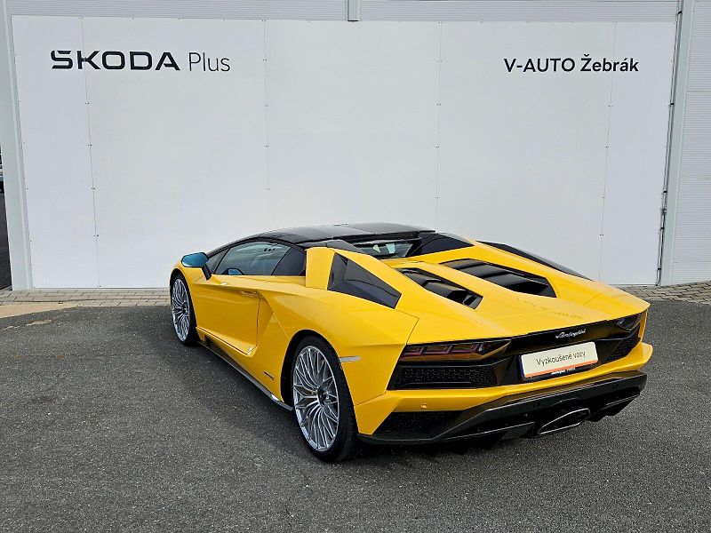 Lamborghini Aventador (2018) - fotka 8 z 22