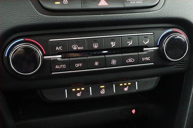 Ford Tourneo Custom (2021) Titanium 2.0 EcoBlue, ČR, DPH - fotka 12 z 21