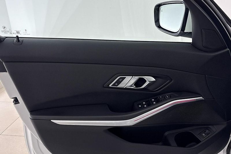 BMW Řada 3 řady 3 | 320d xDrive - fotka 16 z 28