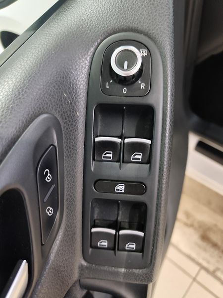 Volkswagen Golf (2009) 2.0TDi 103kW Highline ČR - fotka 14 z 20
