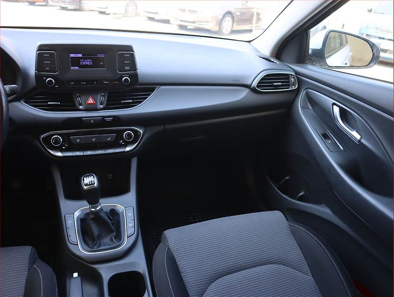 Hyundai i30 (2022) Comfort 1.5 DPI, Serv.kniha - fotka 8 z 18
