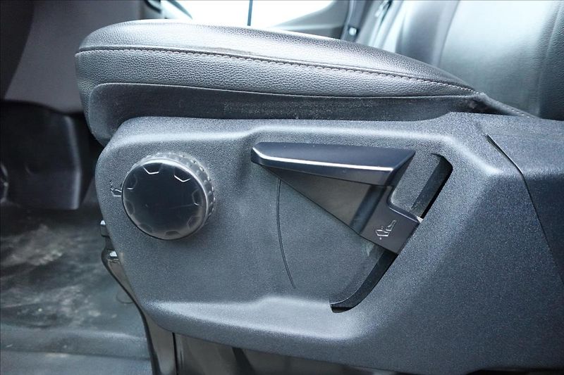 Ford Transit 2,0 TDCi  7MÍST VALNÍK KLIMA S - fotka 22 z 39