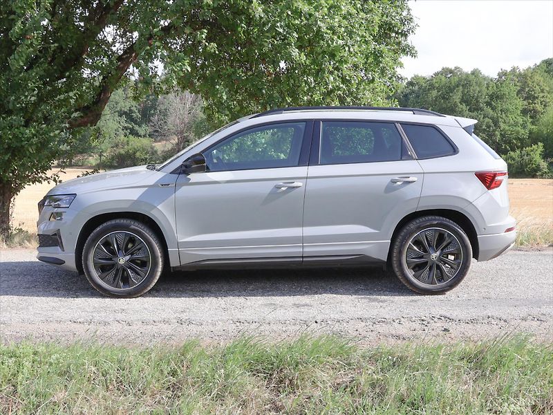 Škoda Karoq 2,0 TDI DSG 4x4 Sportline DPH - fotka 4 z 32