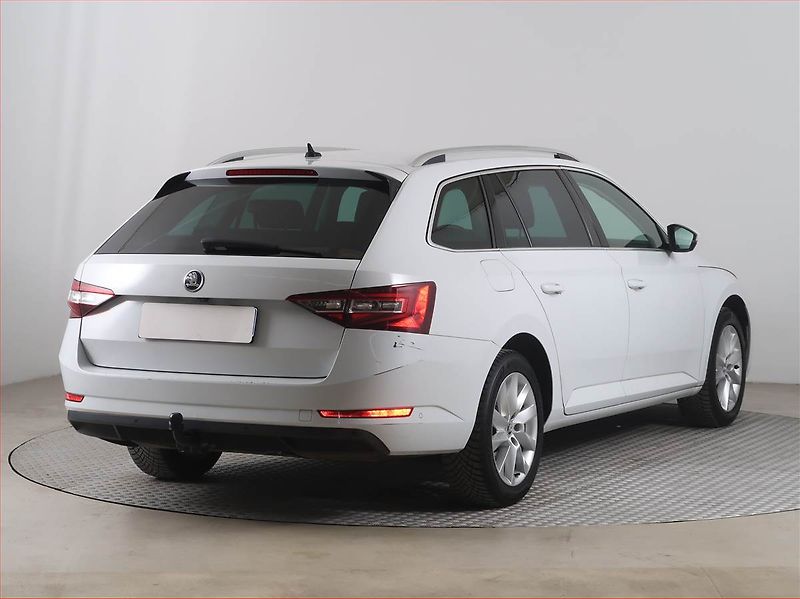 Škoda Superb (2019) 2.0 TDI, Automat, Kůže, Navi - fotka 5 z 19