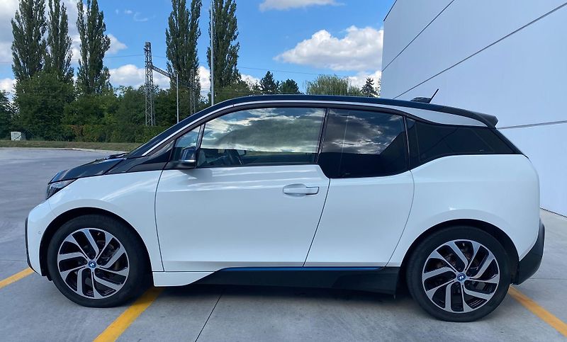 BMW i3 (2021) 120 Ah 2021 - fotka 3 z 19