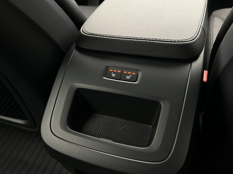 Volvo V90 B4 MOMENTUM AUT  - fotka 21 z 44