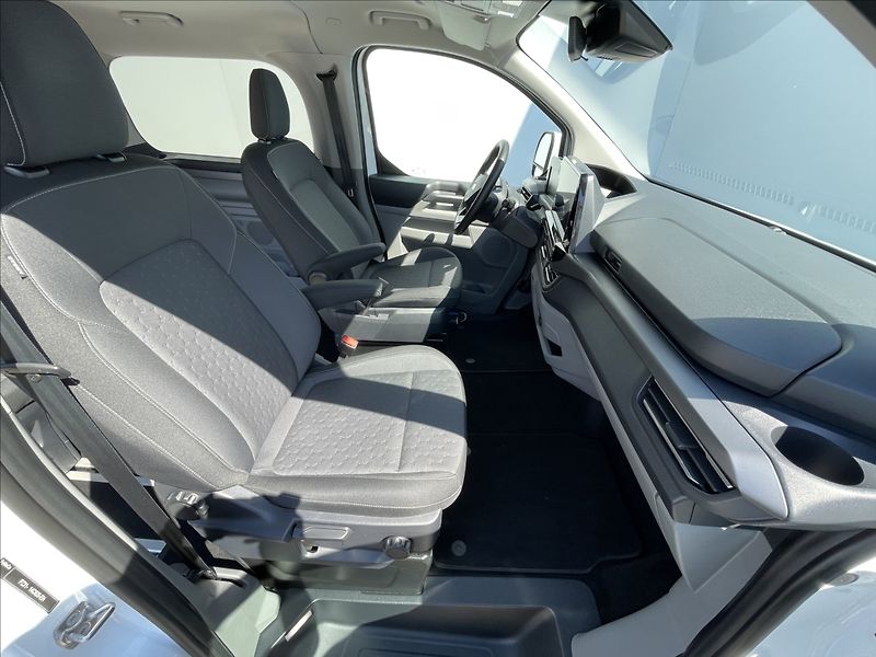 Ford Tourneo Custom 2,0 EcoBlue AWD A8 Titanium L2 - fotka 15 z 21