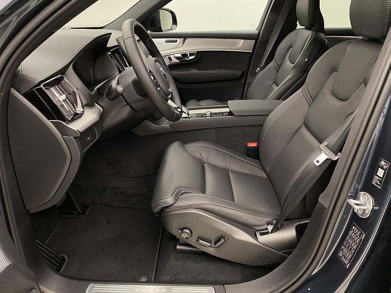 Volvo XC90 (2026) B5 AWD AUT BLACK EDITION PLUS  - fotka 3 z 74