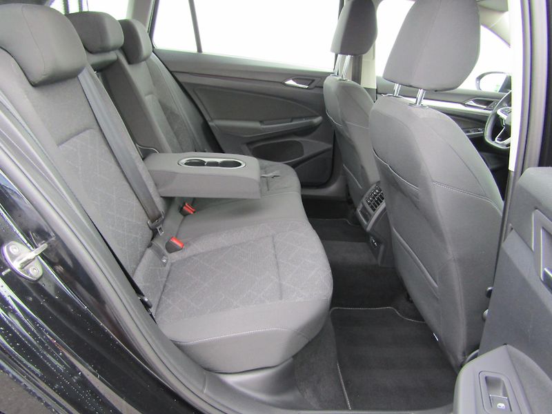 Volkswagen Golf Wa 2.0 Life DT085 Variant Life - fotka 26 z 30