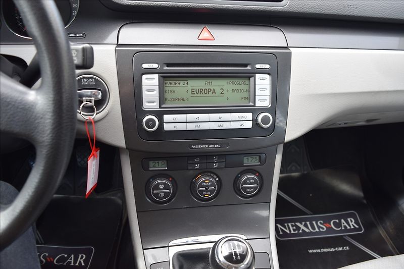Volkswagen Passat 1,6 i 75KW PO SERVISE - fotka 29 z 41