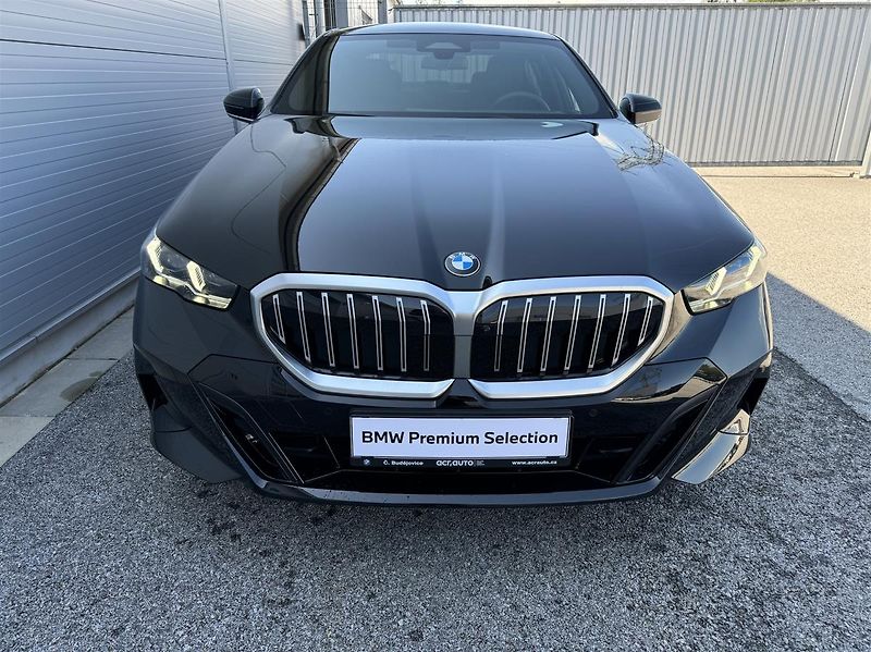 BMW Řada 5 520d xDrive Sedan - fotka 2 z 15