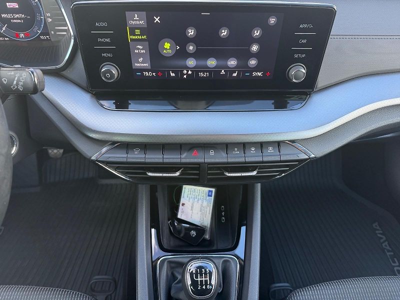 Škoda Octavia (2022) AMBITION 1.5TSI 110kW CZ DPH - fotka 10 z 11