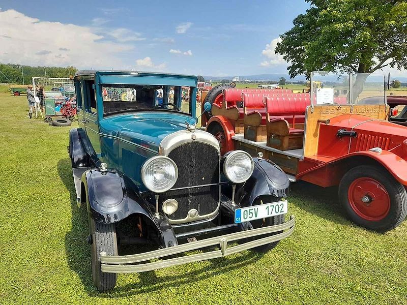 Unikátní hasičský vůz z roku 1931 kdysi sloužil dobrušským hasičům, dnes je klubovým vozidlem Podorlického Veteran Car Clubu.