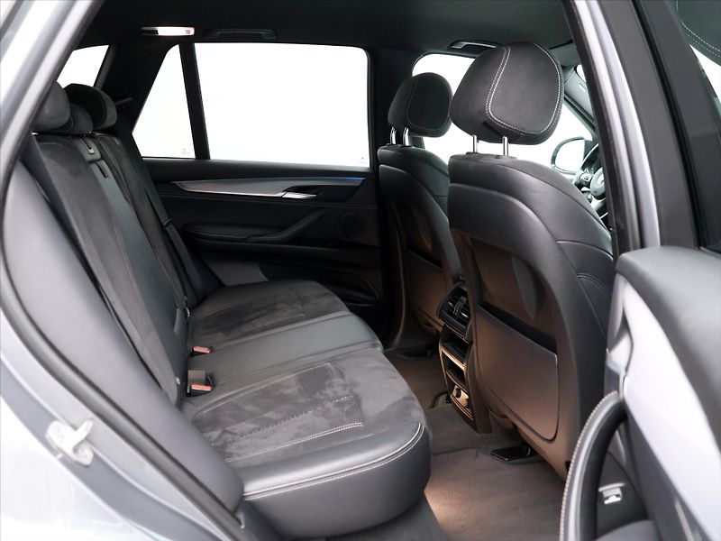 BMW X5 3,0 M50d 280kW xDrive Aut. CZ - fotka 14 z 36