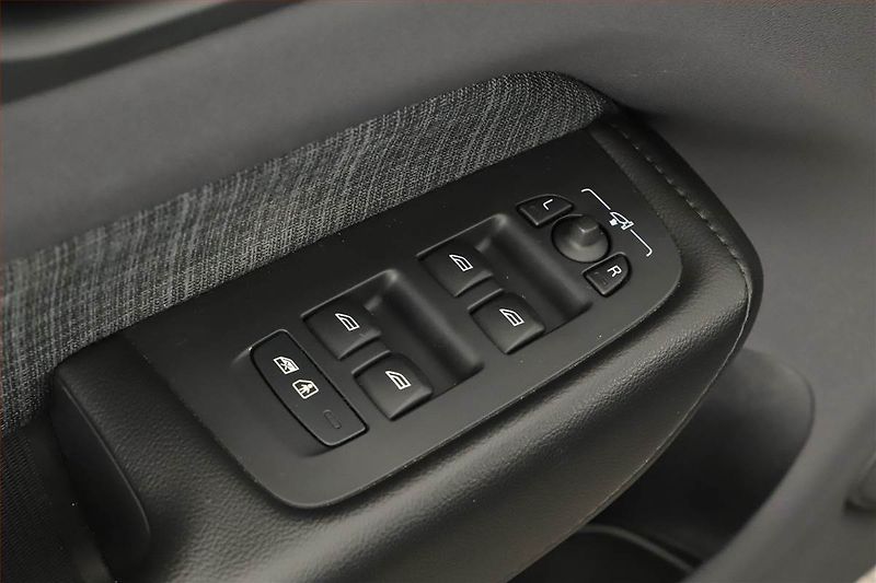 Volvo XC60 (2023) B4 - fotka 10 z 20