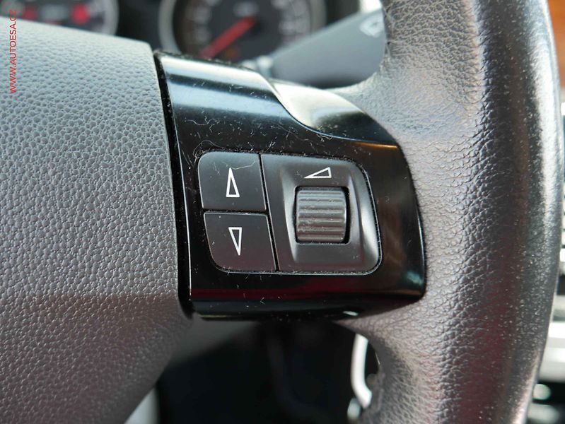 Opel Astra (2008) 1.6i, AC - fotka 13 z 17