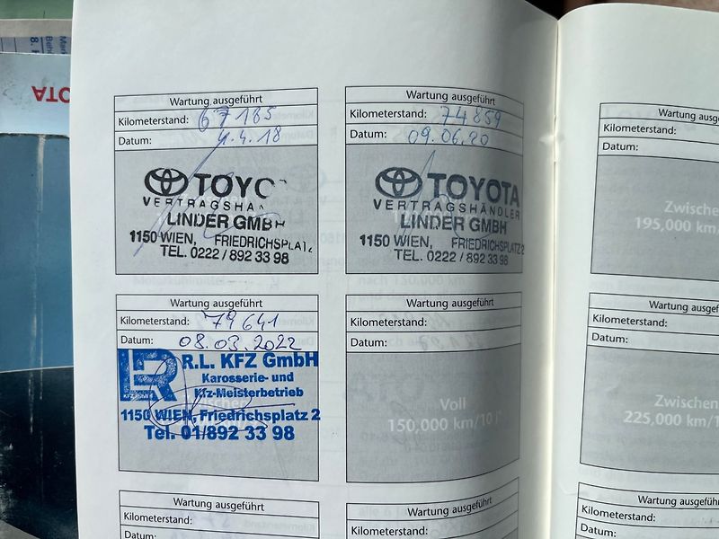 Toyota RAV4 (2004) 2.0 i 4 x 4  Velmi pěkná - fotka 16 z 18