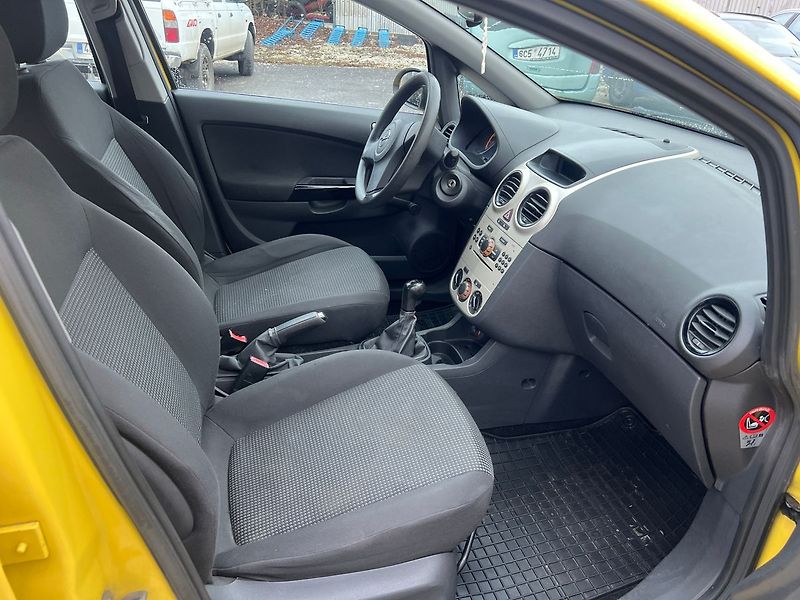 Opel Corsa 1.0i - fotka 9 z 14