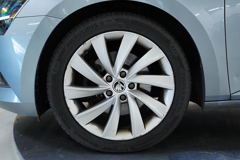 Škoda Superb - fotka 10 z 28