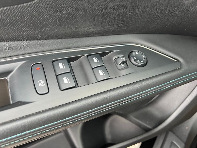 Peugeot 5008 (2021) 1.2PT 96kW! Allure! Tažné! LED - fotka 26 z 43