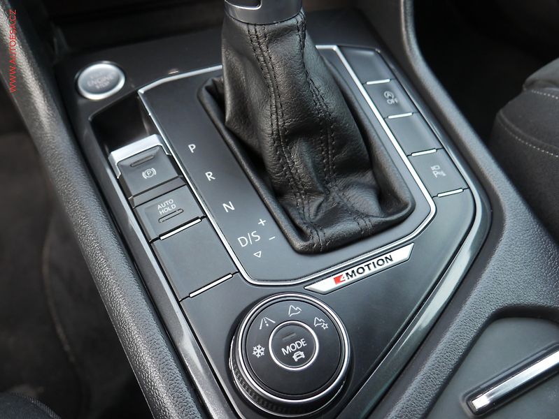 Volkswagen Tiguan (2018) 2.0 Bi-TDI 4x4, DSG, LED, ACC - fotka 16 z 21