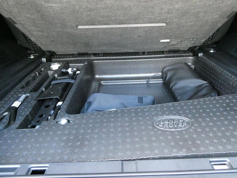 Land Rover Defender 110 S D200 - fotka 31 z 33
